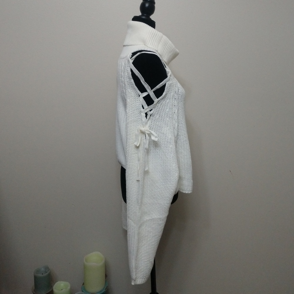 🆕Cold Shoulder Turtleneck Sweater - Picture 3 of 8